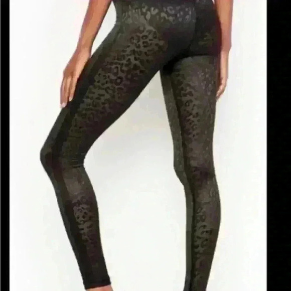 Victoria Secret High Rise performance leopard print mesh leggings 7/8 length NWT - Picture 3 of 10
